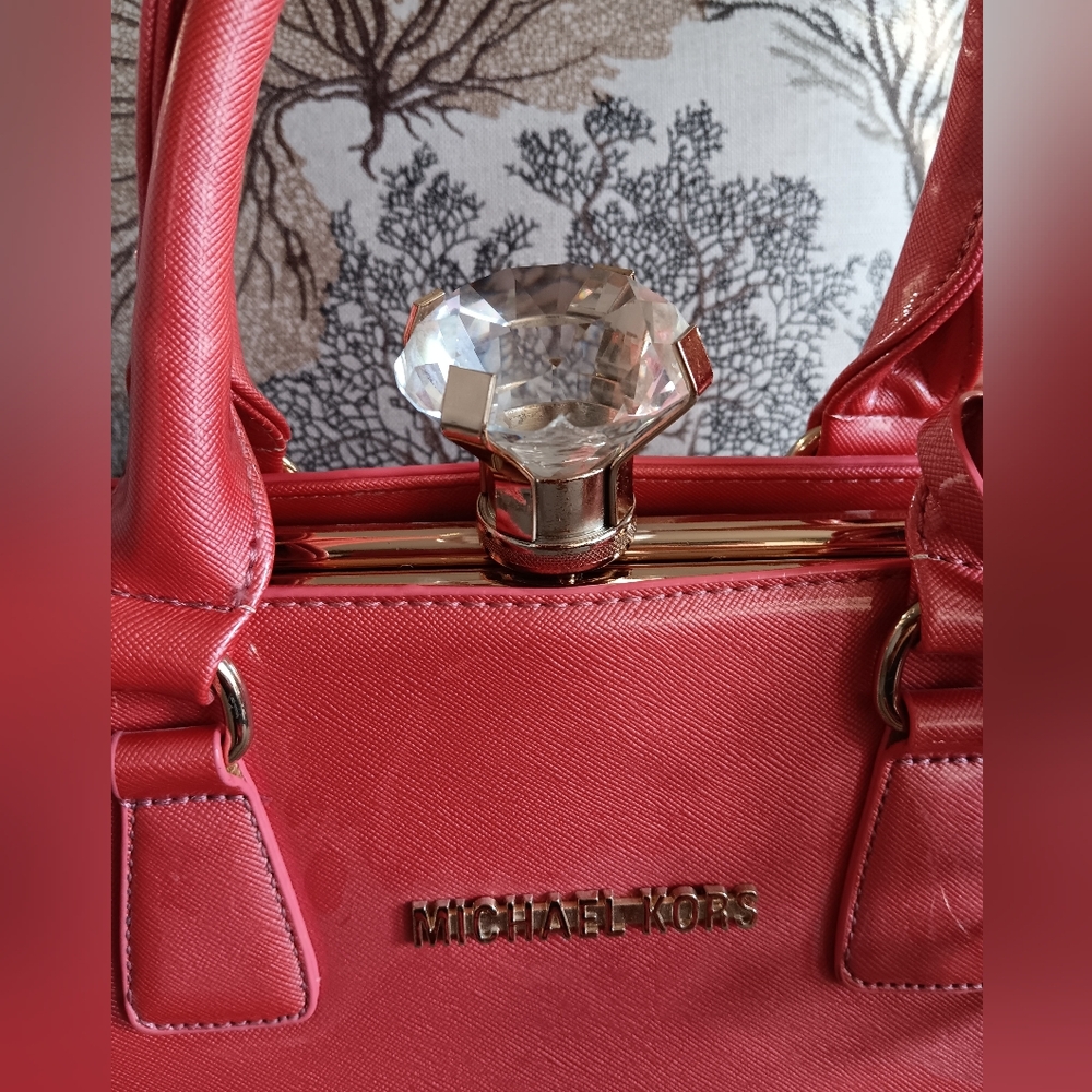 Michael Kors Kiss Lock Patent Satchel EUC - Picture 9 of 16